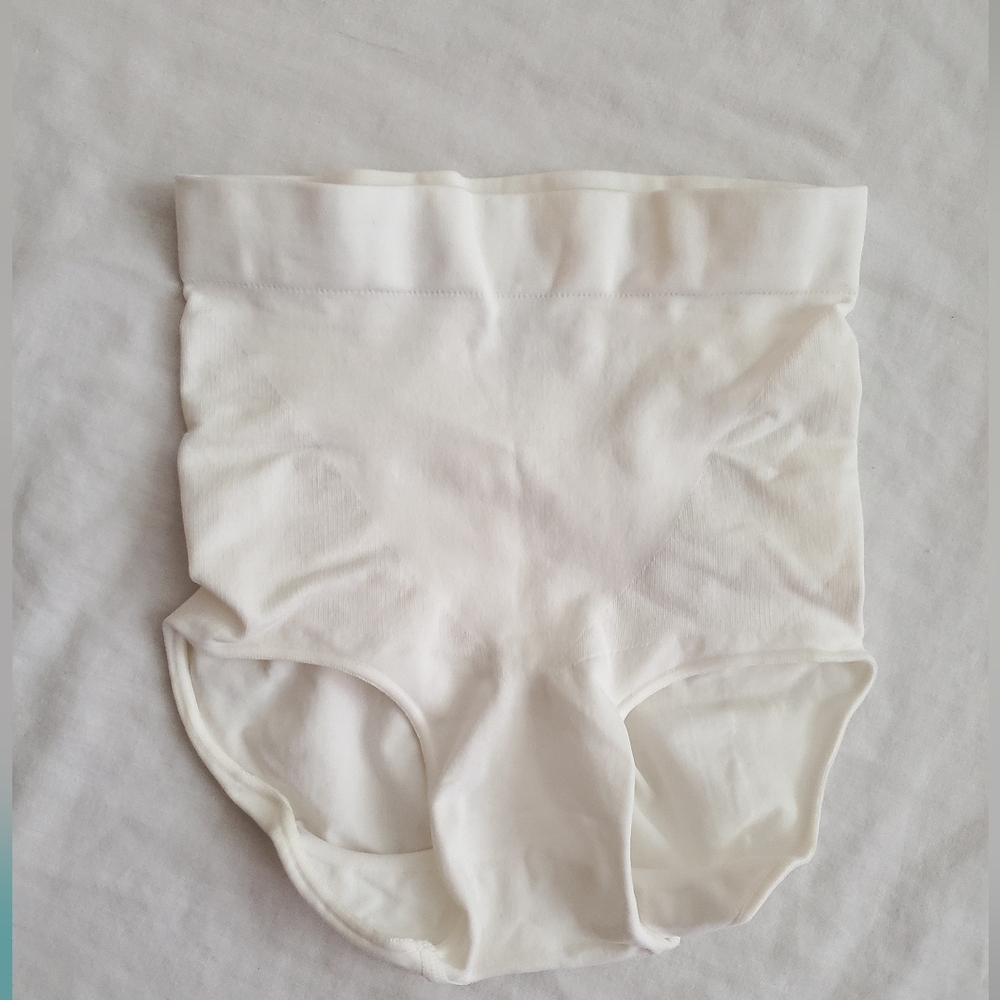 SKIMS Shaping undies